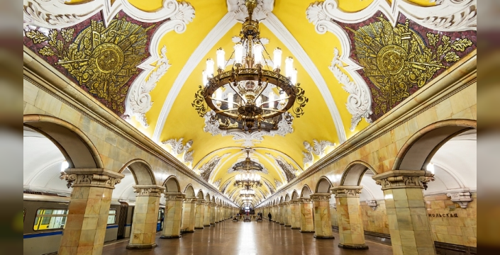 Moskova Metrosu: Günde 9 milyon yolcuya ev sahipliği yapan bir sanat eseri