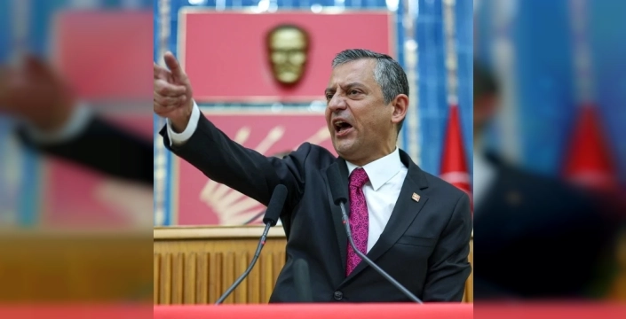 Özgür Özel'in gece yarısı mesajları CHP'de krize yol açtı: Liderlik tartışması alevlendi