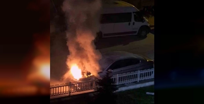 Safranbolu'da park halindeki otomobil alevlere teslim oldu, korku dolu anlar yaşandı