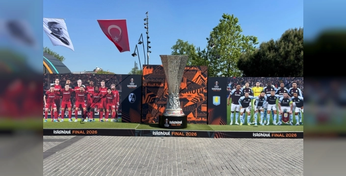 UEFA Avrupa Ligi kupası İstanbullularla buluştu: İlhan Mansız gururla getirdi