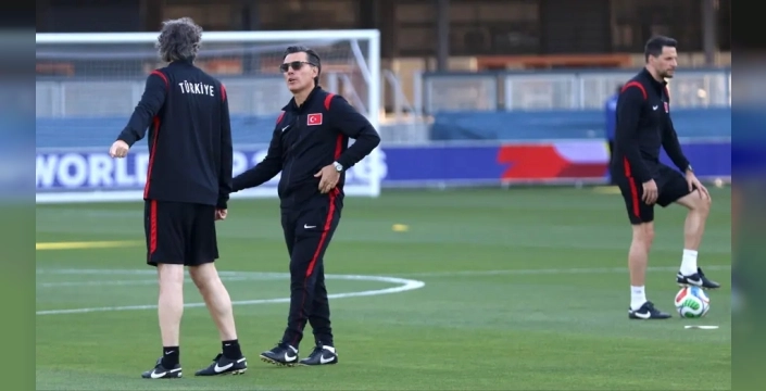 A Milli Takım antrenmanında Montella'nın özel görüşmesi dikkat çekti