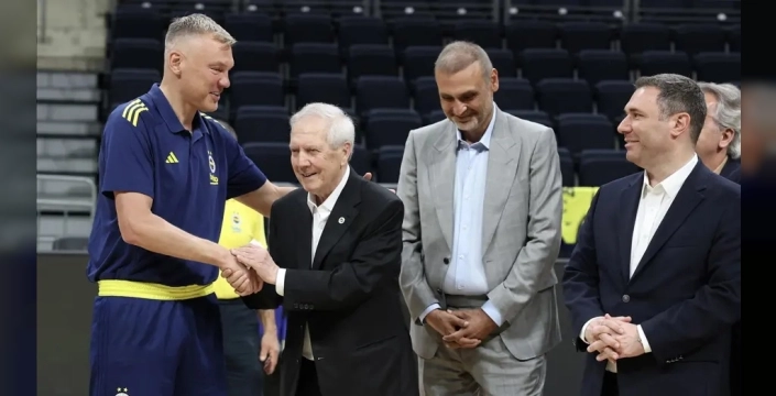Aziz Yıldırım'dan basketbol takımına final öncesi moral ziyareti