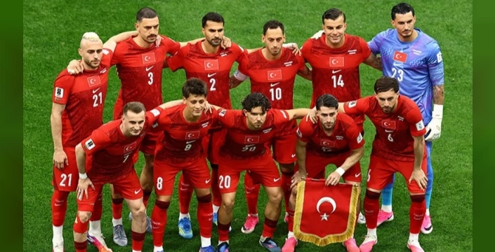 Bülent Timurlenk'ten A Milli Takım'a umut dolu mesajlar: 'Uçuş iptal değil, ertelendi