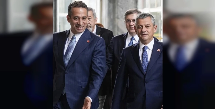 CHP'de büyük değişim: İki milletvekilinin unvanları kaldırıldı