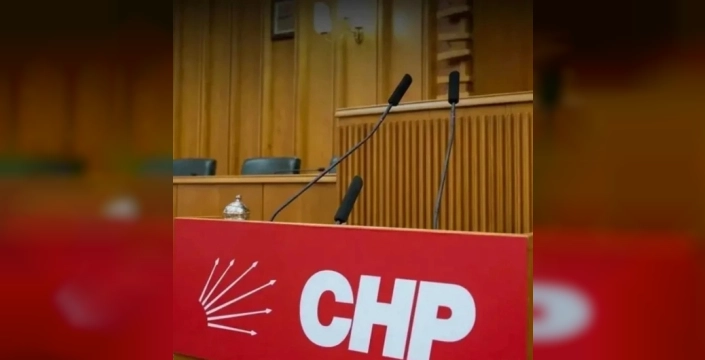 CHP'de kürsü krizi büyüyor: Kılıçdaroğlu ve Özel'in yarışı dorukta!
