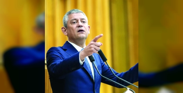 CHP'de kürsü krizi sona erdi, Özel yeniden sahnede