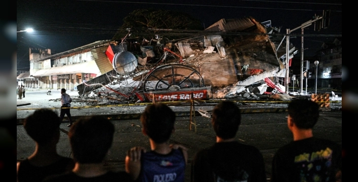 Filipinler'de 7,8'lik dehşet: Yollar enkaz, 41 can yitip gitti, bazı bölgeler dünyadan koptu