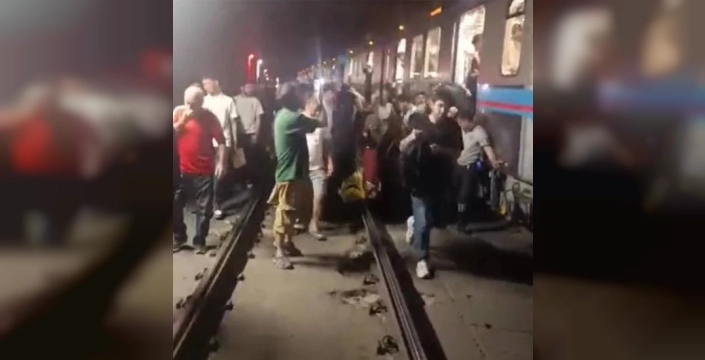 Gaziosmanpaşa'da tramvay trafosunda yangın: Seferler durduruldu