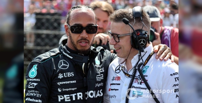 Hamilton'dan Ferrari'ye övgü: 'Carlos benim İtalyan Bono'm oldu