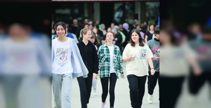 Hayallerindeki liseye giden yol açıldı: 1 milyon öğrenci LGS maratonunda!