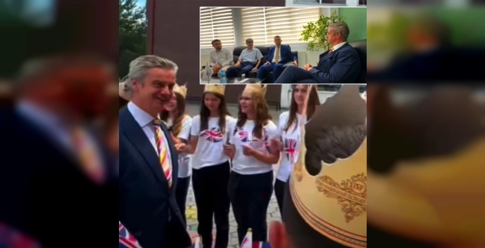 İngiliz elçi, FETÖ okulunda LGBT kıyafetiyle boy gösterdi