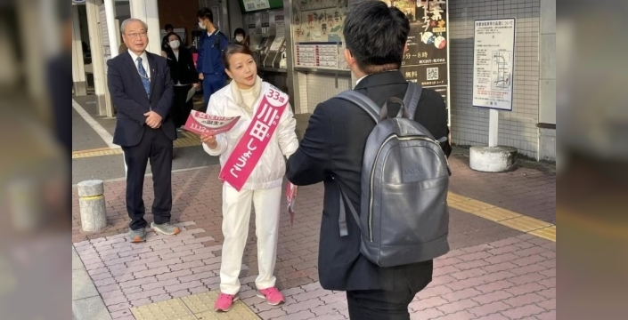 Japonya'nın genç kadın belediye başkanı, doğum izniyle toplumsal tabuları yıkıyor