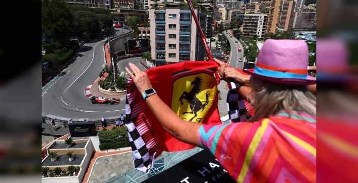 Monako'da Ferrari fırtınası: Leclerc evinde zirvede, Verstappen'e geçit yok
