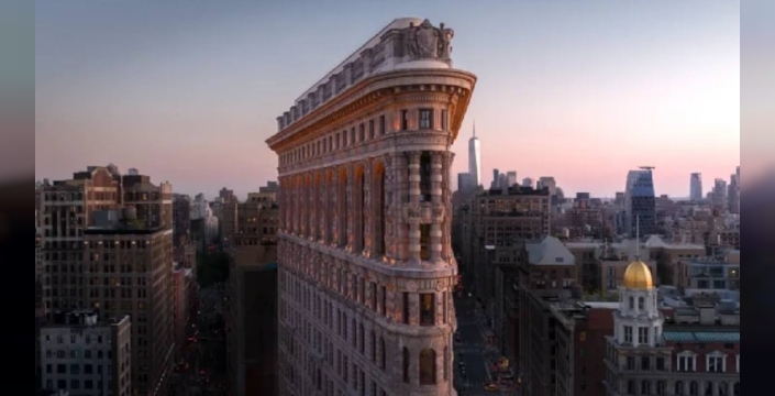 New York'un ikonik binası Flatiron, 124 yıl sonra ilk kez ışıklandırıldı