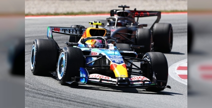 Nico Hülkenberg'in şanssızlığı: Taş, aracı kapattı!