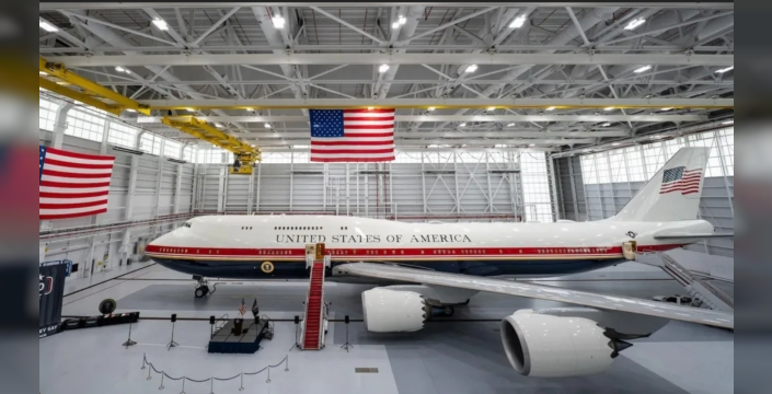 Trump, Katar'dan hediye edilen yeni Air Force One'ı tanıttı