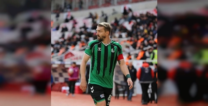 Türk futbolunda bir dönemi kapatan Caner Erkin, kariyerine veda etti