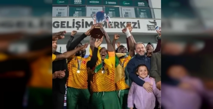 Uluslararası İstanbul Cup'ta zafer Kamerun'un, dostluk köprüleri kuruldu