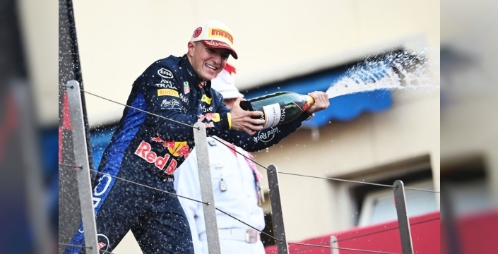 Verstappen, Hadjar’ın podyum başarısını kutladı