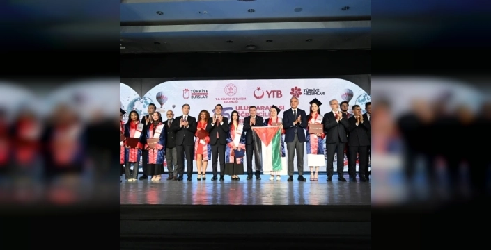 YTB mezuniyet töreninde 2 bin 800 öğrenci daha Türkiye'yi selamladı
