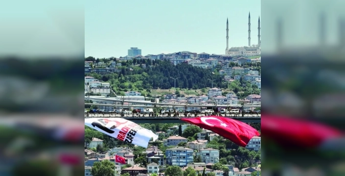 15 Temmuz ruhu köprülerde dalgalanıyor: Dev Türk bayrakları asıldı