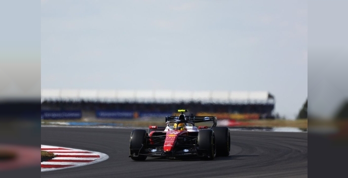 2026 Britanya GP sprint: Antonelli zafere ulaştı, Hamilton ve Norris podyumda