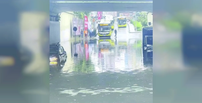 65 milyar liralık 'altyapı' vaadi, İstanbul'un sular altında kalan sokaklarında kayboldu