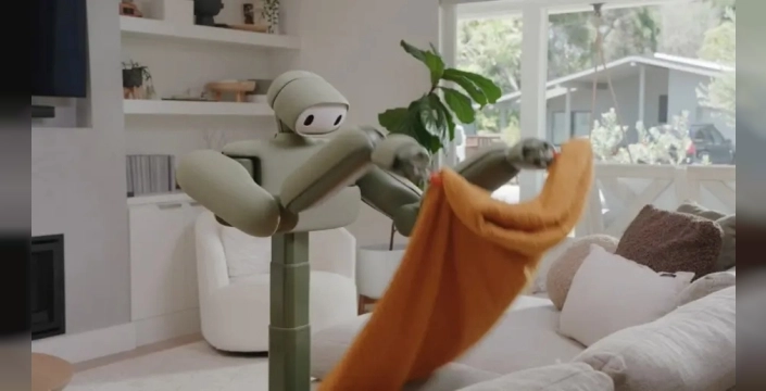 ABD'de tanıtılan yeni ev robotu, çamaşır katlayıp yatak topluyor