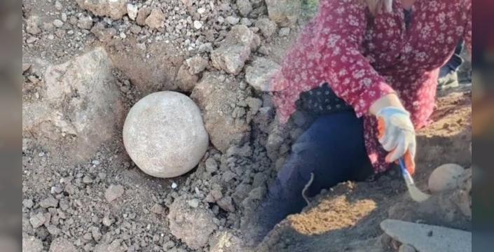 Azerbaycan'da greyfurt büyüklüğünde taş küre bulundu: İki ilginç teori gündemde