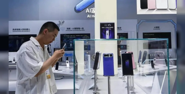 Çin'de yapay zeka çağını başlatan telefonlar tanıtıldı