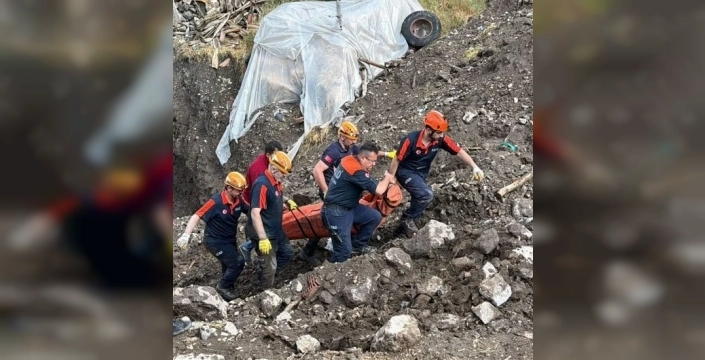 Define ararken göçükte kalan baba, 18 saat sonra toprağa gömüldü