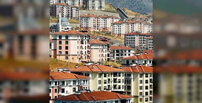 Depremzedeler yeni evlerine kavuştu: 'Baba evladına vermez, devletimiz bize verdi