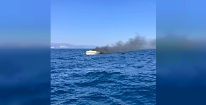 Didim açıklarında yürekler ağza geldi: Tekne alev aldı, kurtulanlar denize atladı