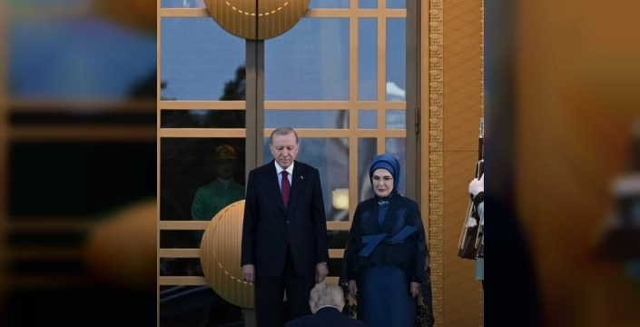 Dolmabahçe'de 'başörtüsü'ne uygulanan ambargo, şimdi Emine Erdoğan'ı dünya diplomasisinin kalbinde gösteriyor