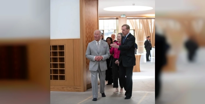 Kral 3. Charles, TDV destekli Cambridge Merkez Camisi'ni ziyaret etti: Sürdürülebilirlik ve toplumsal hizmetler mercek altında