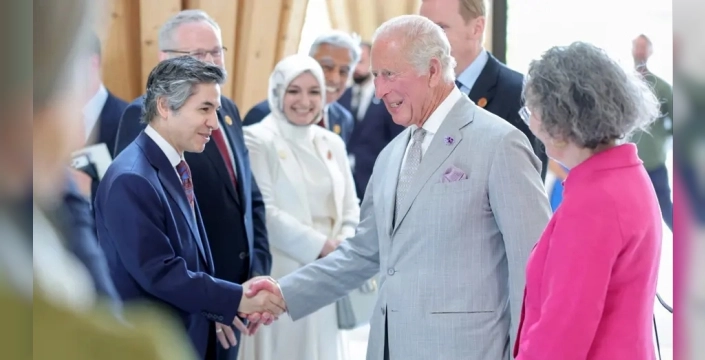 Kral Charles, Cambridge Merkez Camisi'nde tarihi bir buluşma gerçekleştirdi