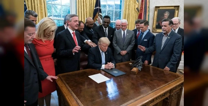 Kutsal kitap vaazları Trump'a karşı: Demokrat rahipler seçimlerde iddialı!
