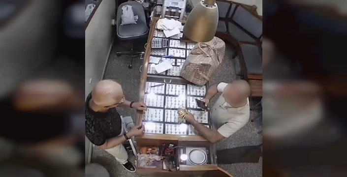 Kuyumcu soygunu pes dedirtti: Müşteri kılığındaki hırsız 2.3 milyonluk vurgunla kaçtı!