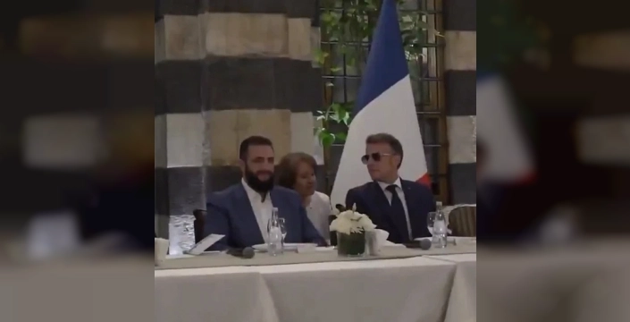 Macron'un Şam'daki yemek masası tavırları dikkat çekti