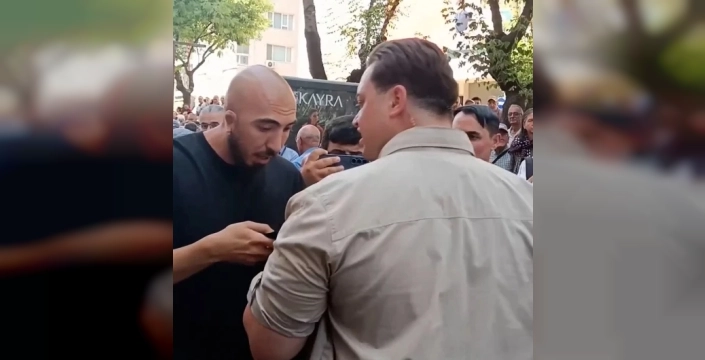 Özgür Özel'in koruması gazeteciye saldırdı: ‘Sen kimsin?’ diyerek müdahale etti