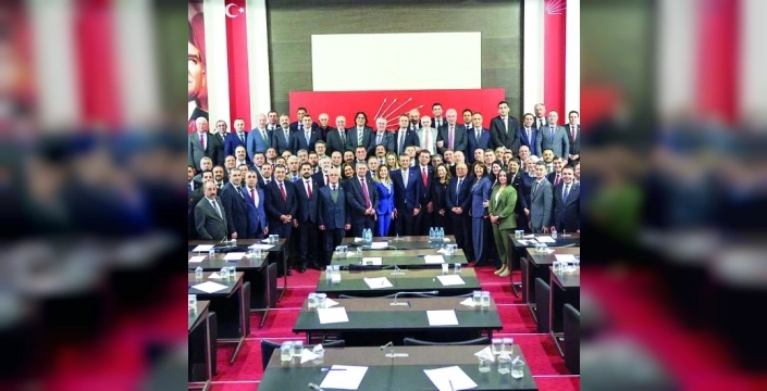 Parti içi muhalefetten geniş katılımlı buluşma: Yeni oluşumun temelleri atılıyor mu?