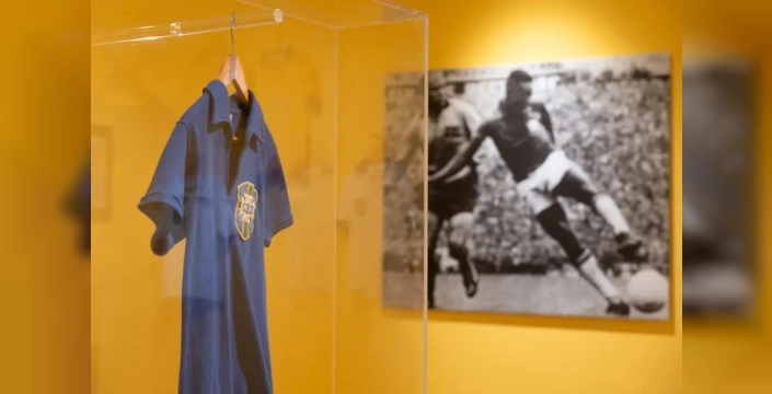 Pele'nin efsanevi forması için dudak uçuklatan teklifler