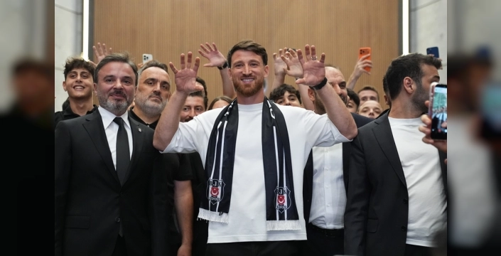 Salih Özcan, Beşiktaş için İstanbul'a geldi