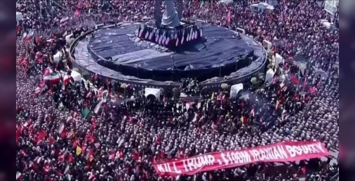 Trump''a ölüm tehdidi: Hamaney''in cenazesinde '100 milyon dolar' pankartı açıldı