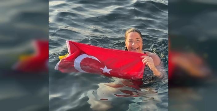 Türk kadını rekor kırdı: Aysu Türkoğlu, 14 saate yakın yüzerek Tsugaru Kanalı'nı aştı!
