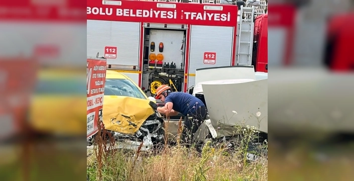 Yol kenarına savrulan araçlar: Doğancı köyünde feci kaza, 5 yaralı